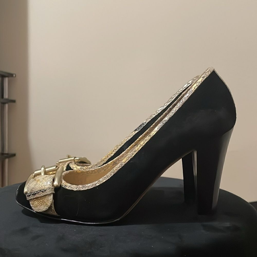 Black suede Micheal’s Kors belted round toe high heels stilettos size 7.5 M